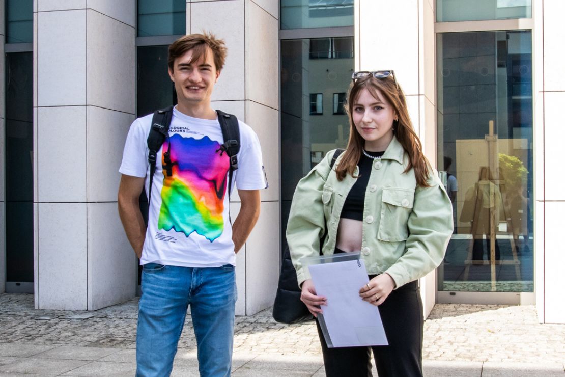 Uczestnik i uczestniczka stażu IT 2023