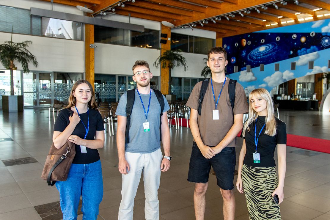 Stażystki i stażyści podczas rozpoczęcia Stażu IT