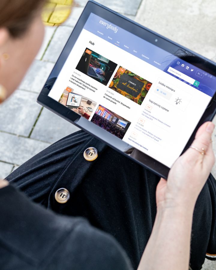 Tablet z otwartym portalem Everybody