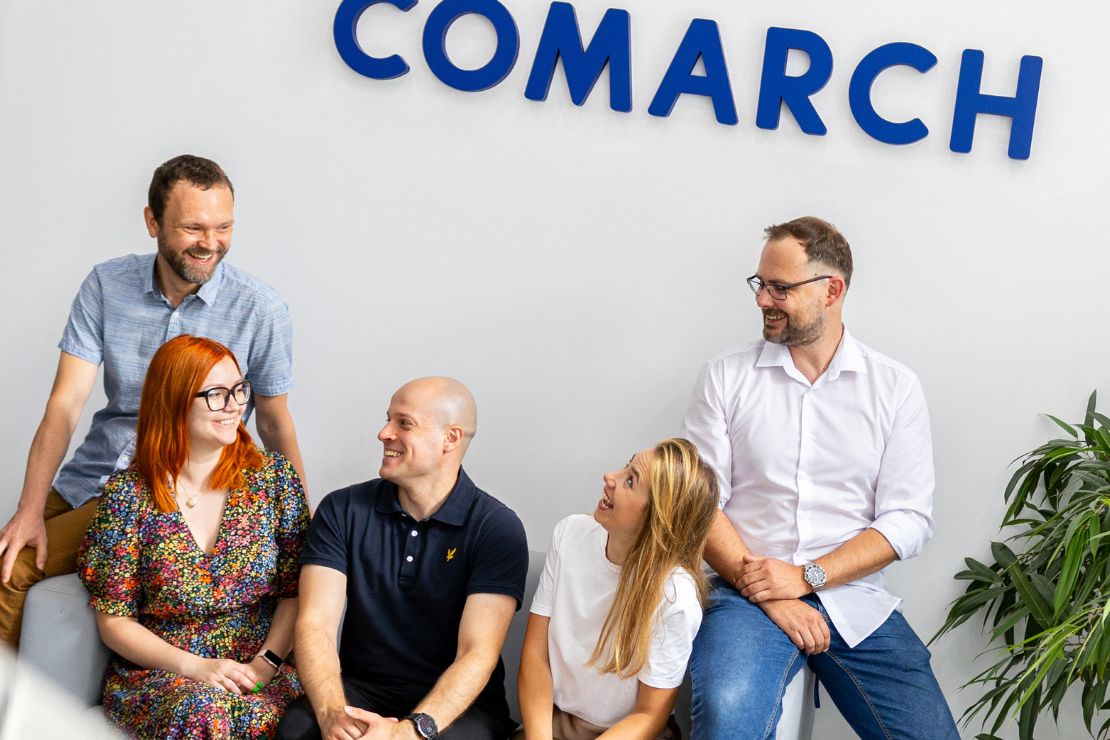 Śmiejący się pracownicy katowickiego oddziału.