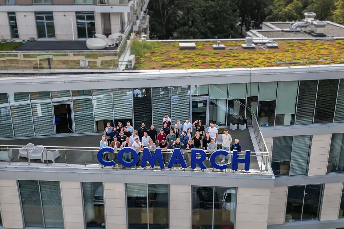 Pracownicy Comarch Lublin machają do Ciebie z tarasu 