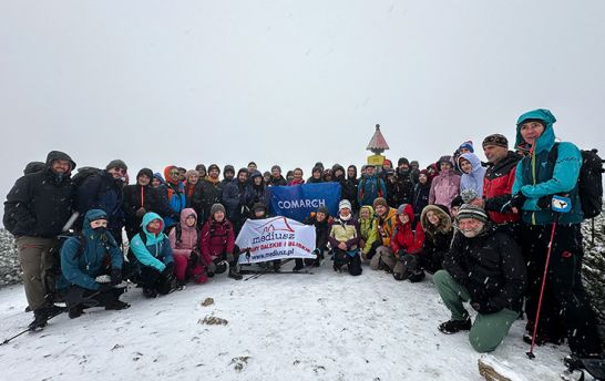 Uśmiechy, widoki i wsp&oacute;lne kroki. Nasze oddziały na jesiennych szlakach